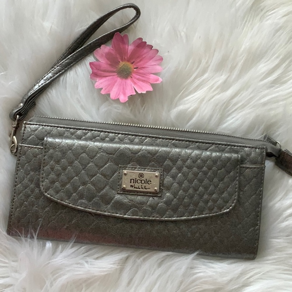 Nicole Miller Wristlet 💗